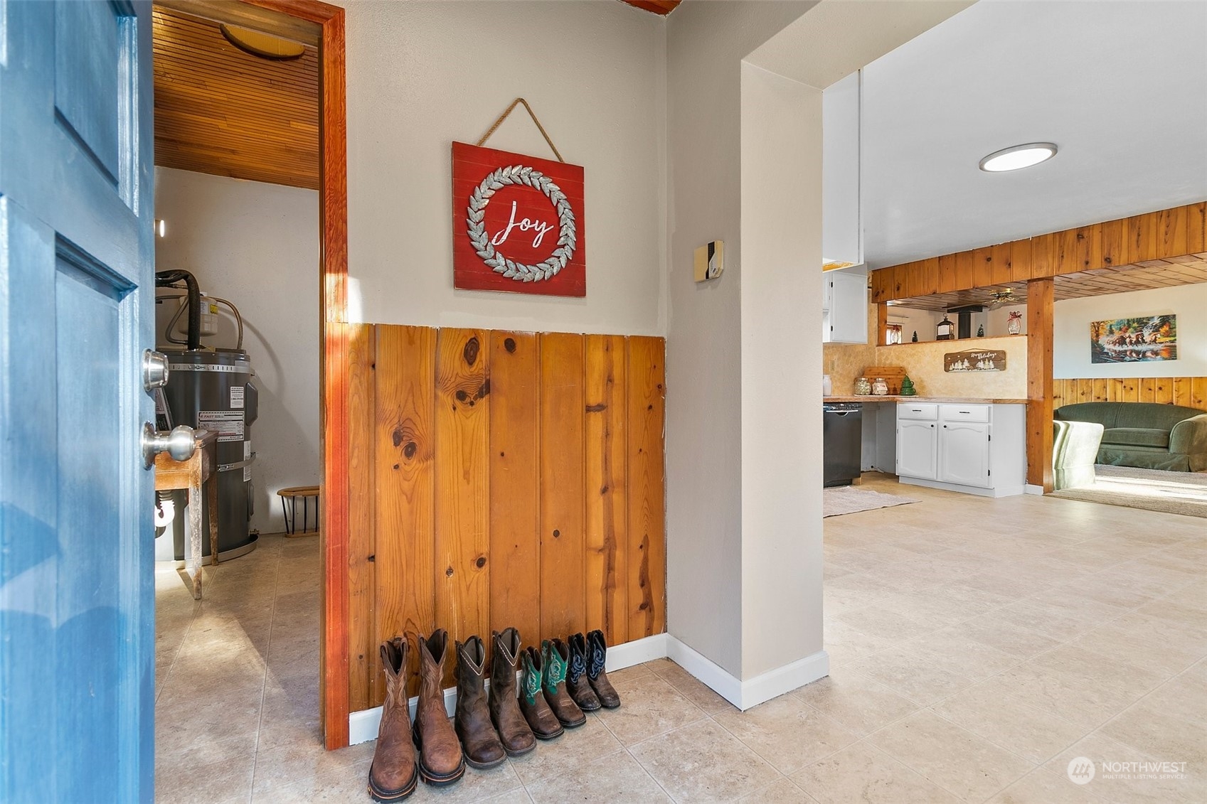 21650 Sweeney Road Southeast Maple Valley, WA 98038 - Photo 6 of 36 a view of an entryway with wooden wall