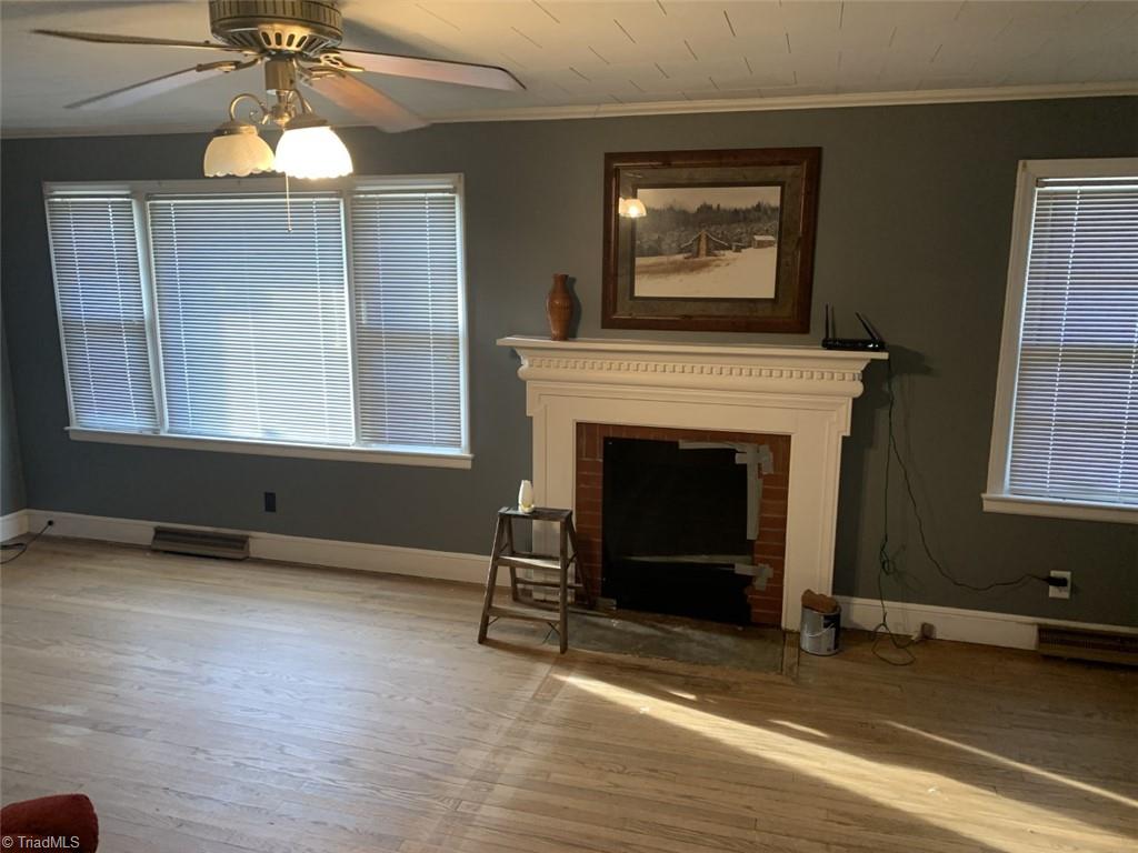 1020 Clinton Road Danbury, NC 27016 - Photo 12 of 35 Living room
