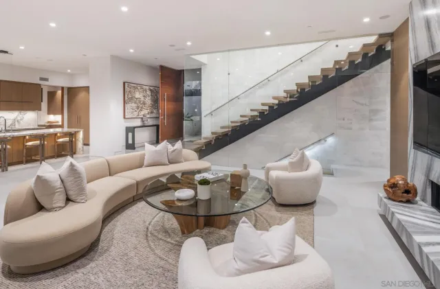 $11,588,168 | 521 South Rios Avenue, Solana Beach, CA 92075