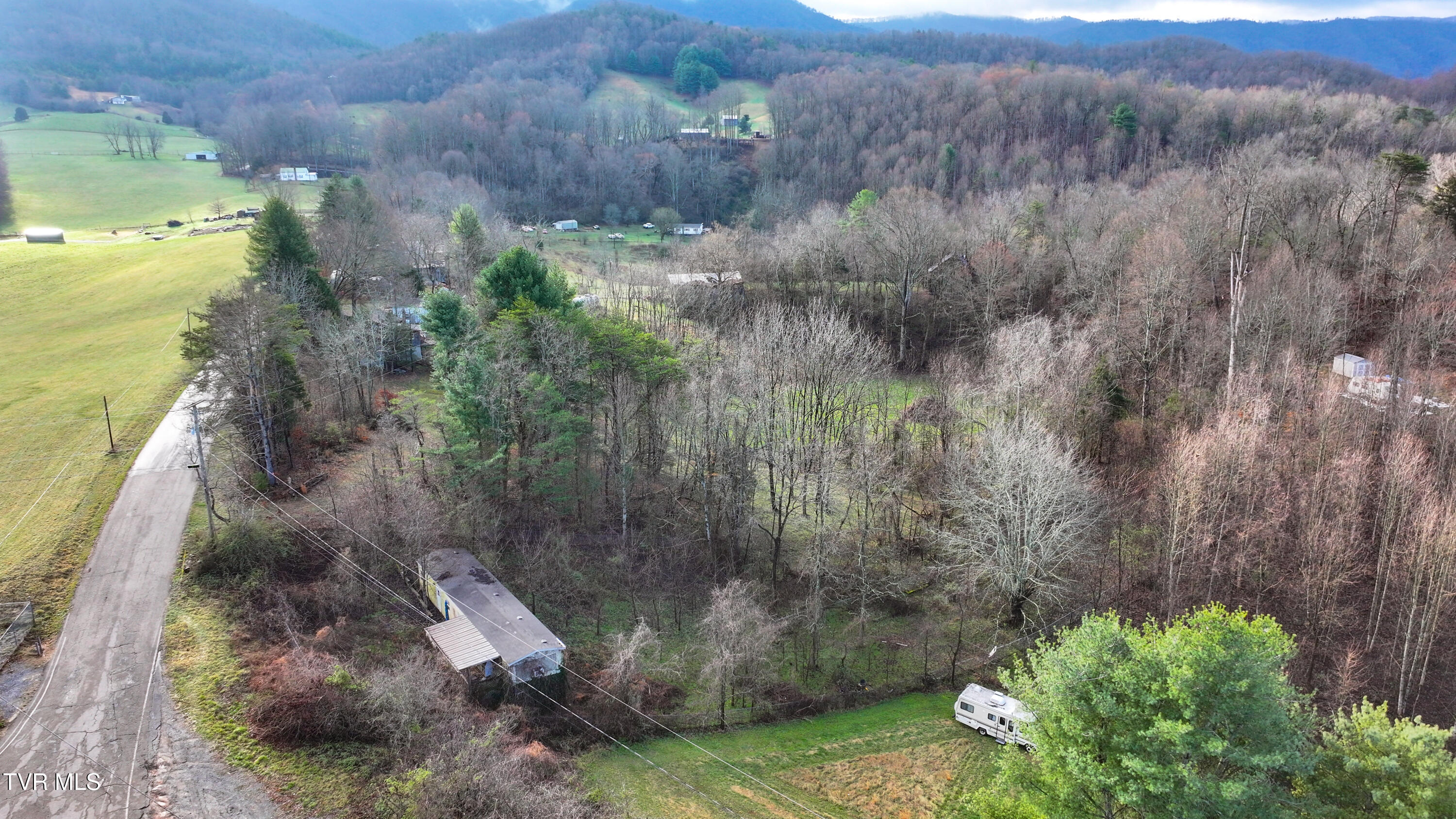 2856 Denton Valley Road Bristol, TN 37620 - Photo 6 of 10 A6501620-E273-4DCB-8B44-4F9A095880F7