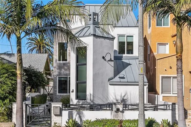 $2,960,000 | 509 8th Street, Huntington Beach, CA 92648