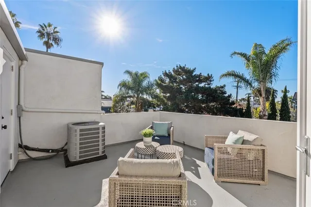 $2,960,000 | 509 8th Street, Huntington Beach, CA 92648