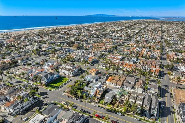 $2,960,000 | 509 8th Street, Huntington Beach, CA 92648