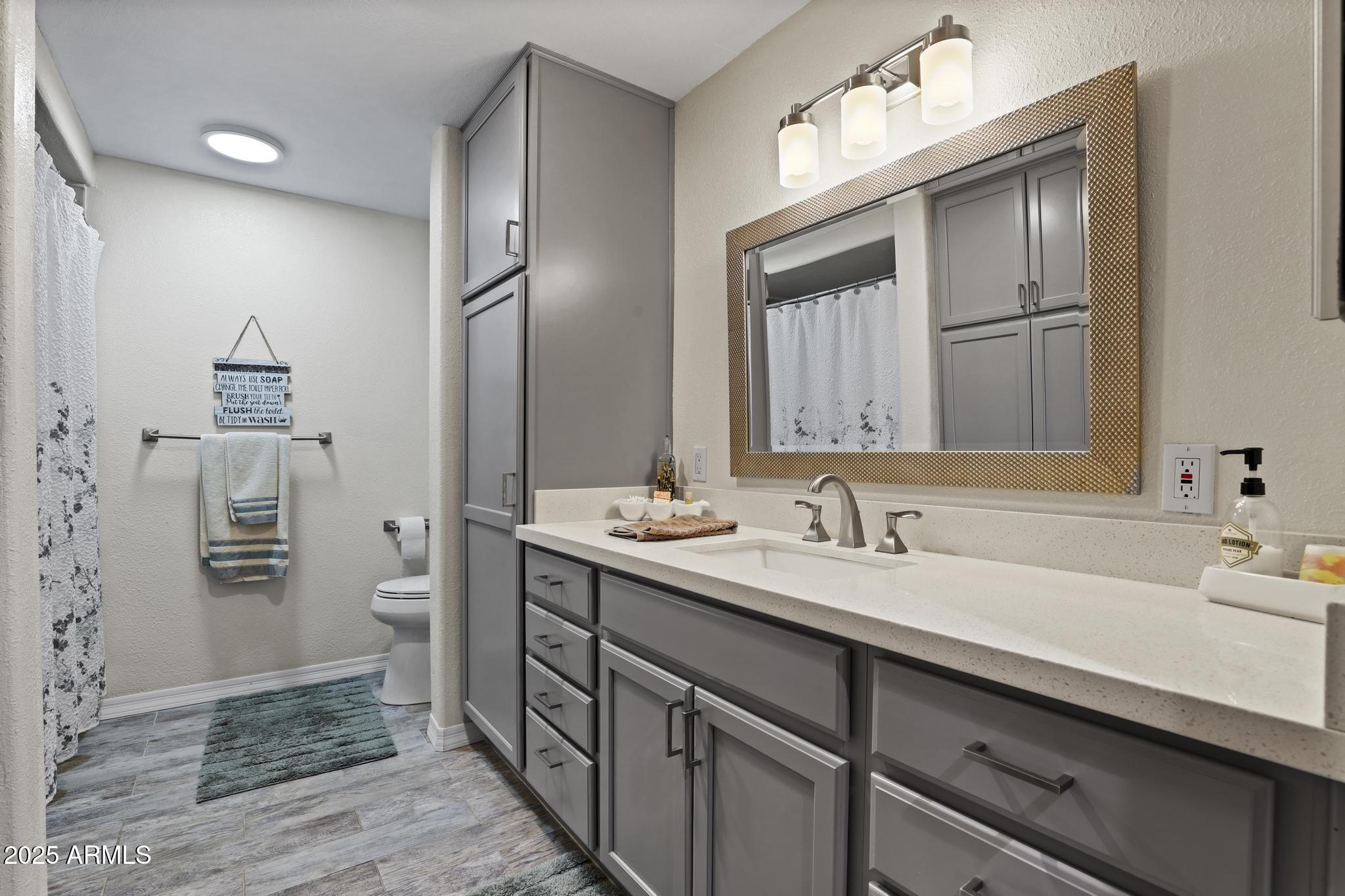 804 East Phoenix Street Payson, AZ 85541 - Photo 26 of 56 a bathroom with a sink a mirror and a shower