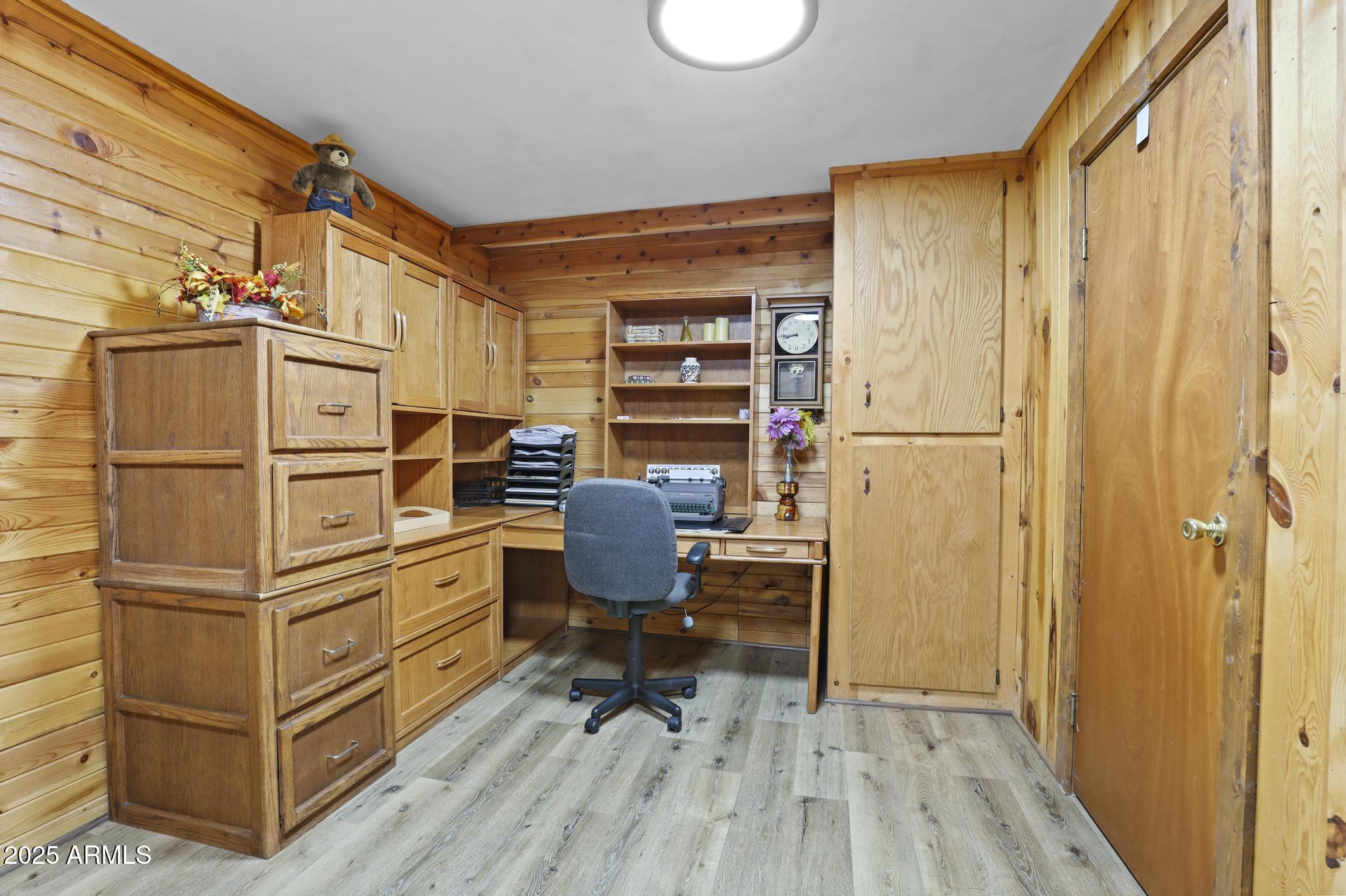 804 East Phoenix Street Payson, AZ 85541 - Photo 37 of 56 a view of kitchen with furniture and wooden floor