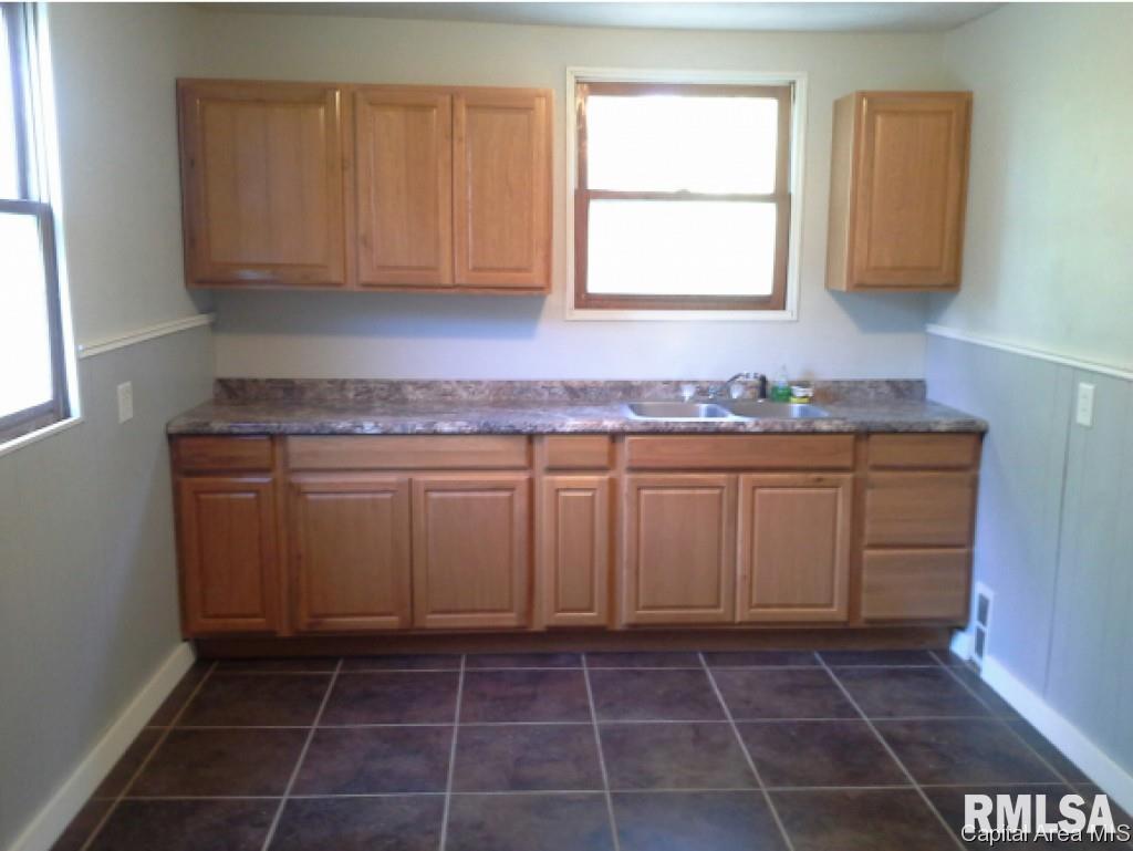 610 East Ridgely Avenue Springfield, IL 62702 - Photo 8 of 21