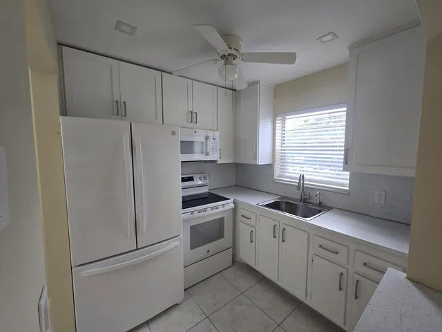 $1,350 | 17 Cambridge A, West Palm Beach, FL 33417