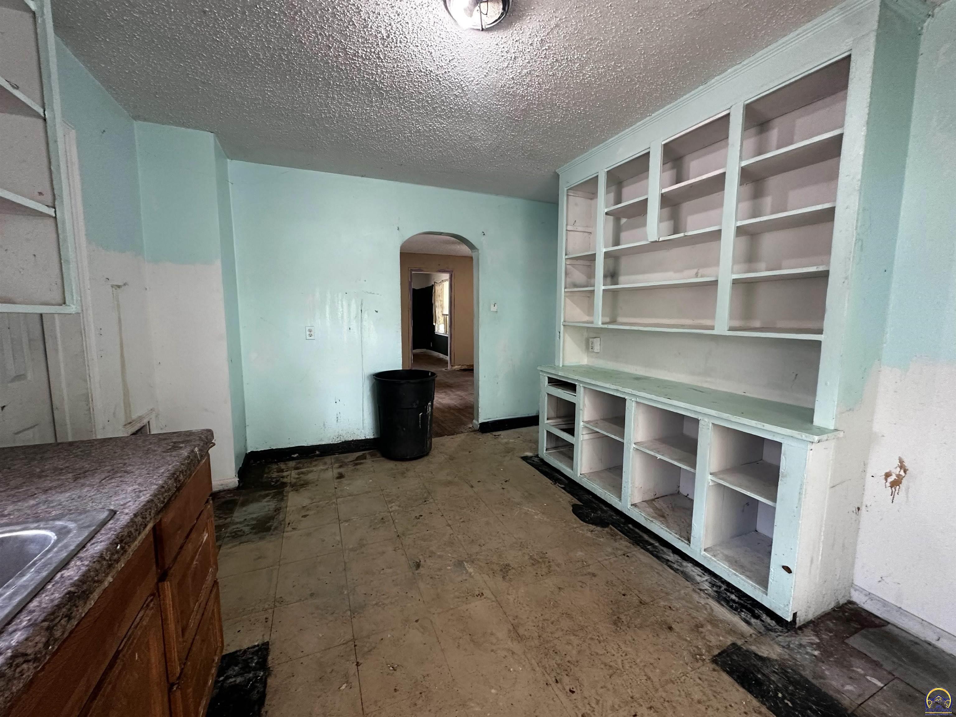313 Southwest 13th Street Topeka, KS 66612 - Photo 18 of 23