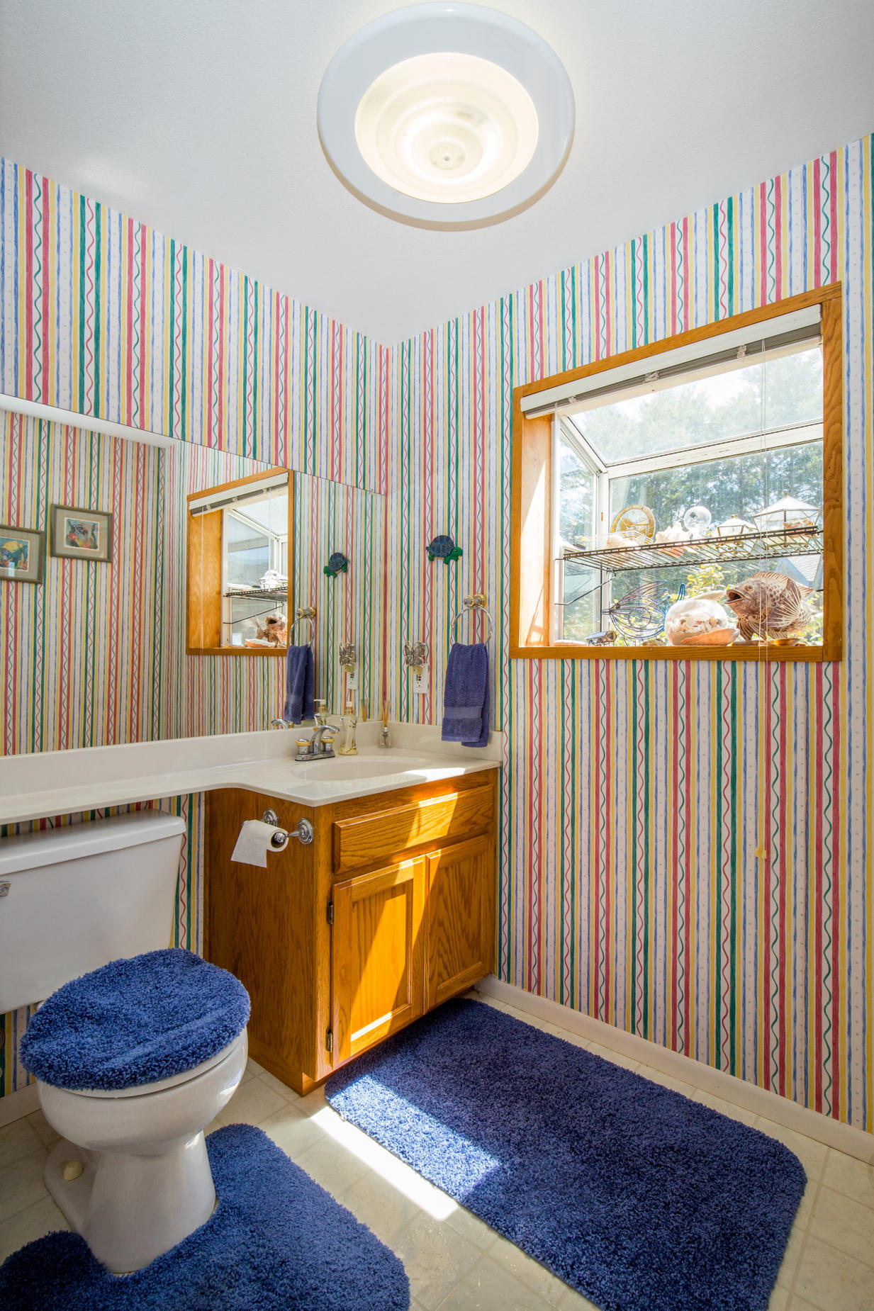 6 Seaview Point Shelter Cove, CA 95589 - Photo 12 of 14 half bath