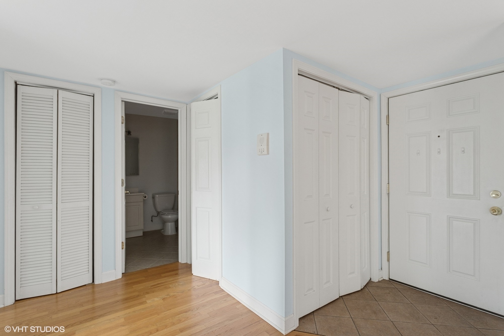 16 Mockingbird Lane, Unit 105 Willowbrook, IL 60527 - Photo 3 of 17