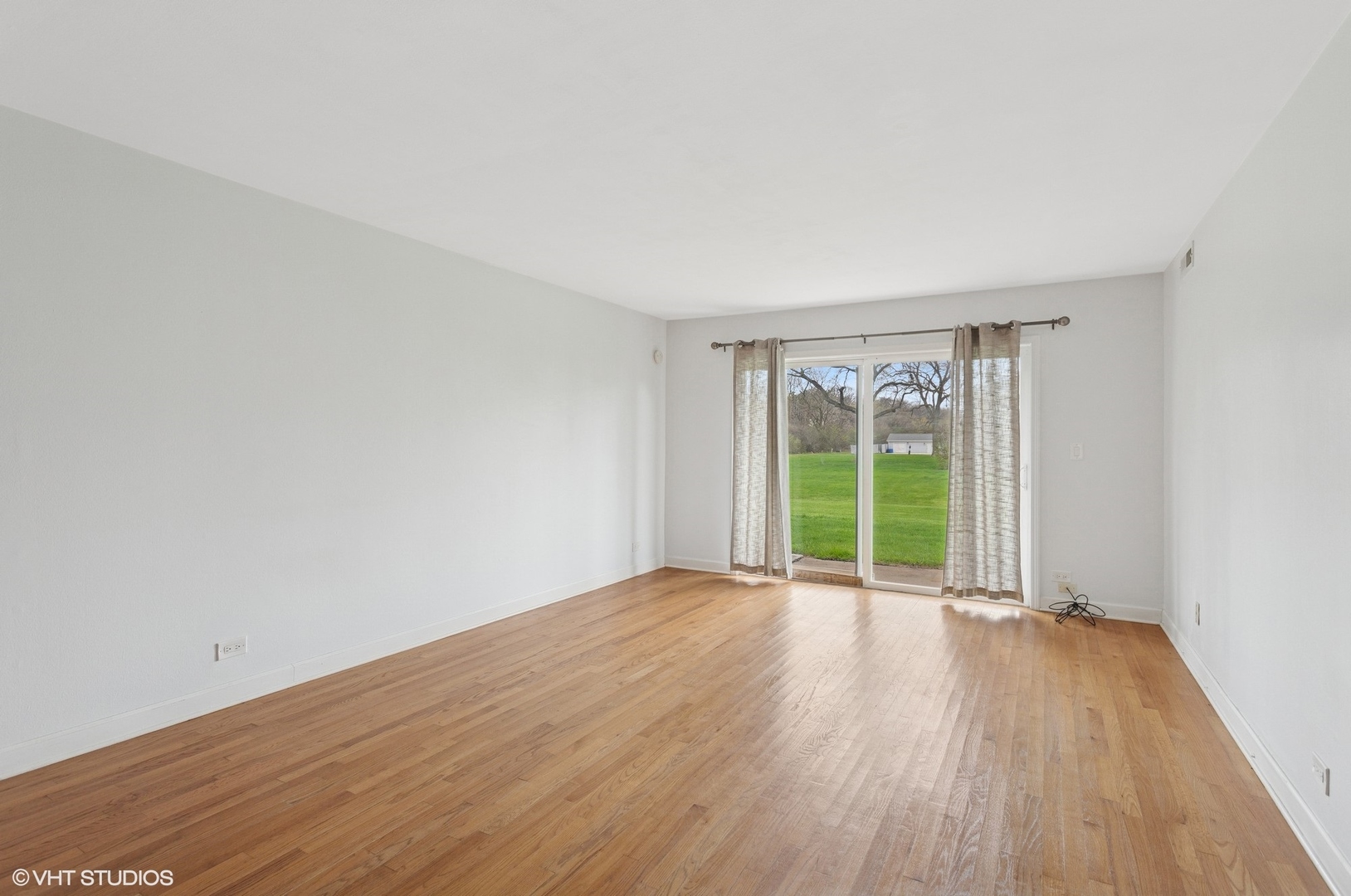 16 Mockingbird Lane, Unit 105 Willowbrook, IL 60527 - Photo 4 of 17