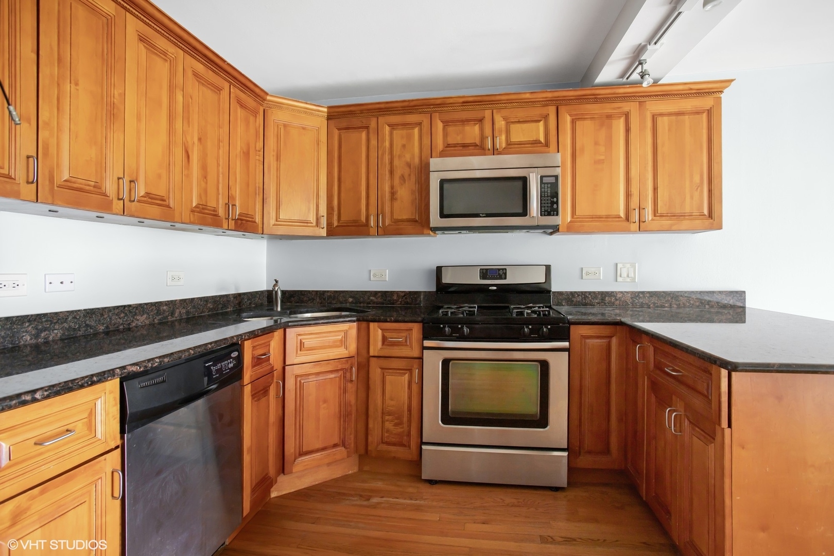 16 Mockingbird Lane, Unit 105 Willowbrook, IL 60527 - Photo 5 of 17