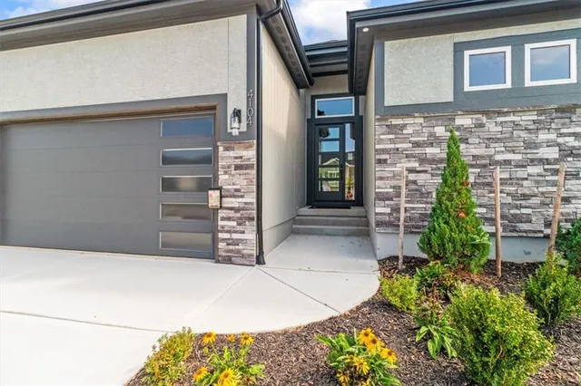 $620,000 | 4104 Southeast Adams Drive, Blue Springs, MO 64014