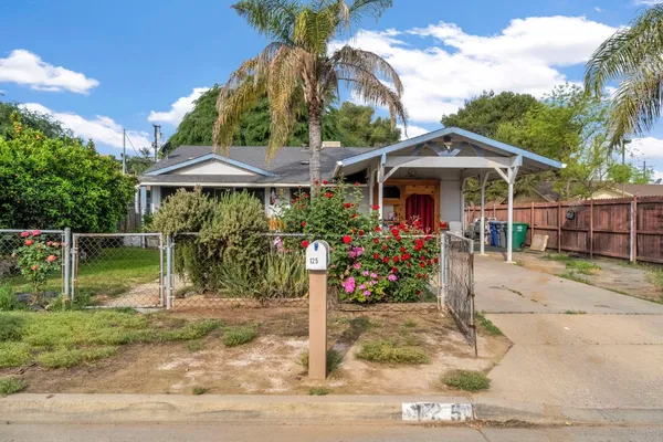 $280,000 | 125 12th Street, Orange Cove, CA 93646