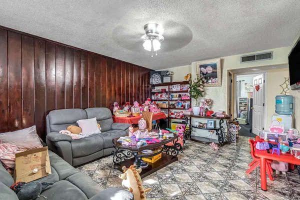 $280,000 | 125 12th Street, Orange Cove, CA 93646