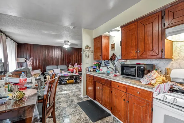 $280,000 | 125 12th Street, Orange Cove, CA 93646
