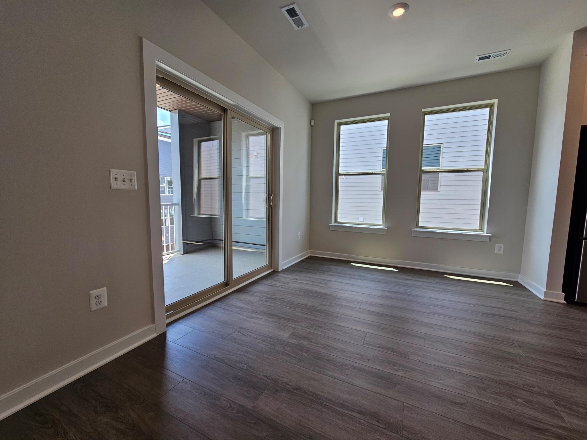 13721 Cobble Loop Woodbridge, VA 22193 - Photo 8 of 27 Dining room with sliding door to balcony.