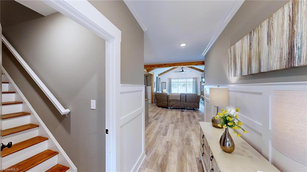 245 Rolling Road Lexington, NC 27292 - Photo 6 of 48 Entry/Foyer