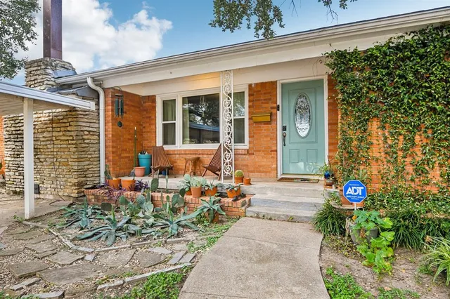 $315,000 | 6220 Walnut Drive, Fort Worth, TX 76114