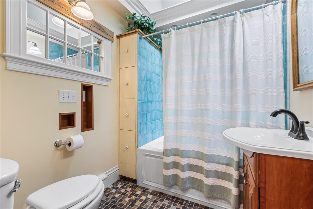 46 Pine Hill Road Lynnfield, MA 01940 - Photo 10 of 40 Gallery Image 10