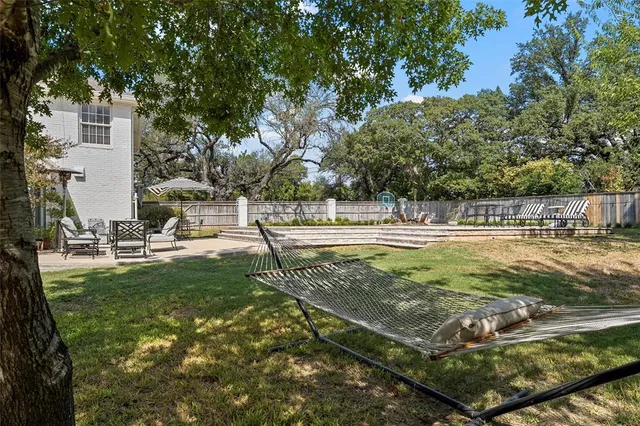 a view of a water fountain in front of a house
