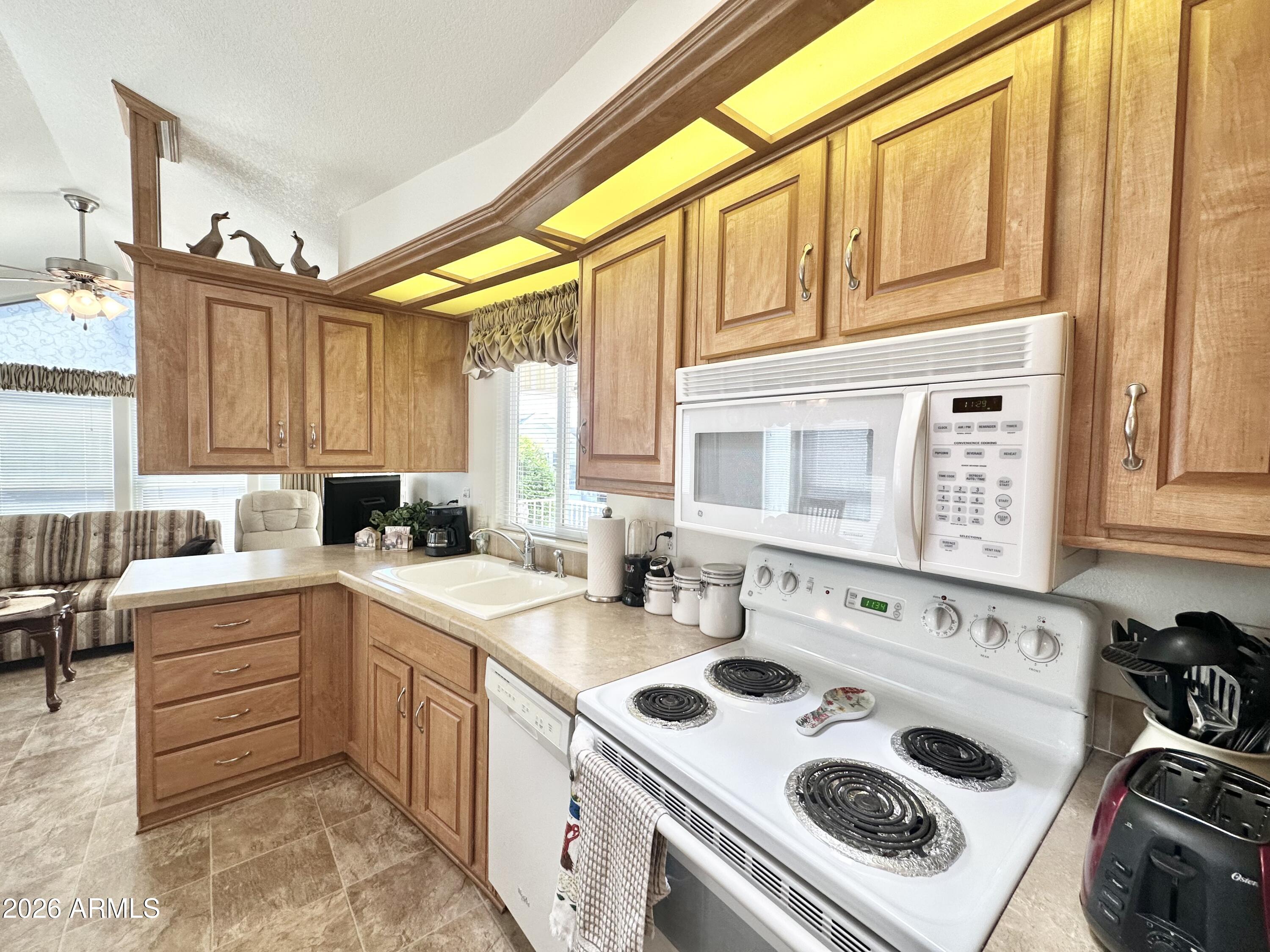 111 South Greenfield Road, Unit 790 Mesa, AZ 85206 - Photo 21 of 71 FULL SIZE STOVE/MICROWAVE