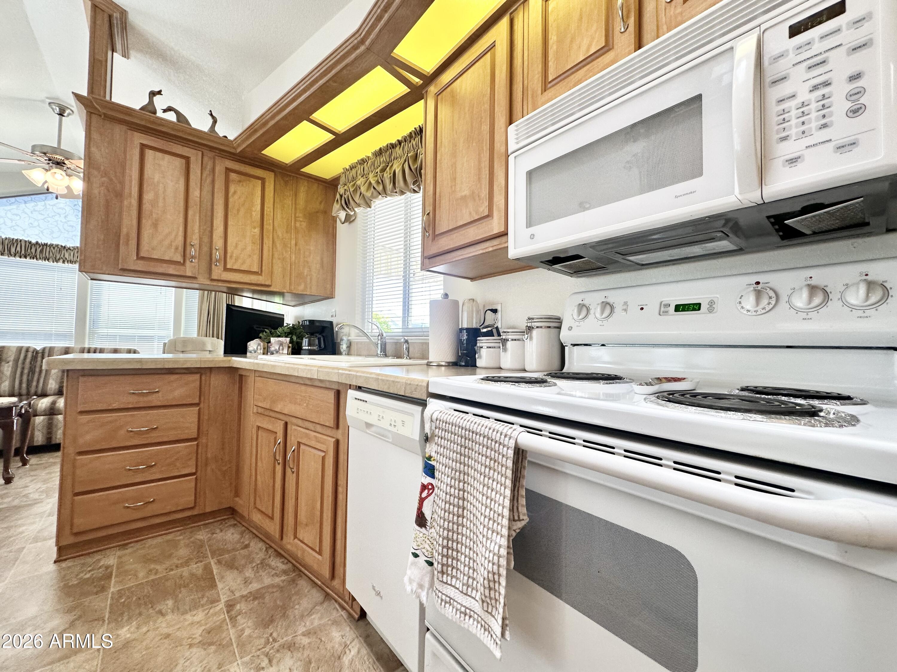111 South Greenfield Road, Unit 790 Mesa, AZ 85206 - Photo 23 of 71 FANTASTIC KITCHEN