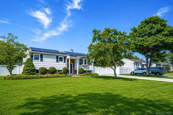 $549,000 | 3010 Sipp Avenue, Medford, NY 11763