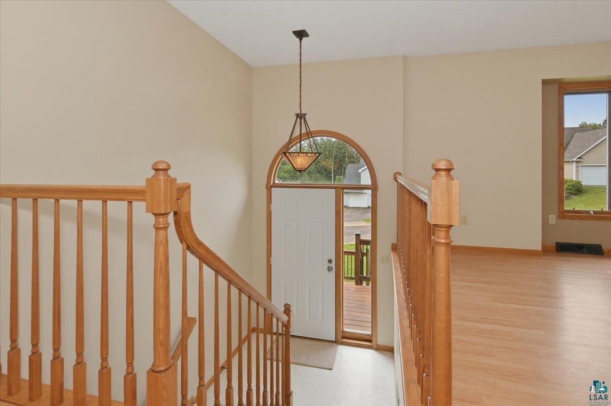 4113 Tioga Street Duluth, MN 55804 - Photo 5 of 31 Foyer