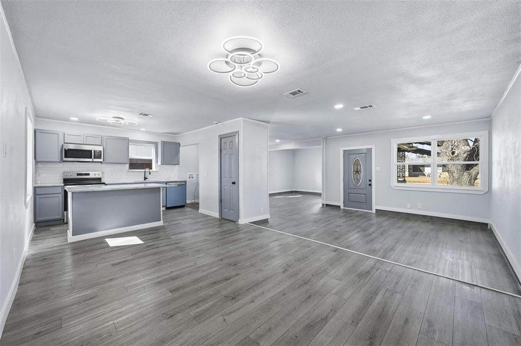 3922 Rainier Street Irving, TX 75062 - Photo 11 of 25