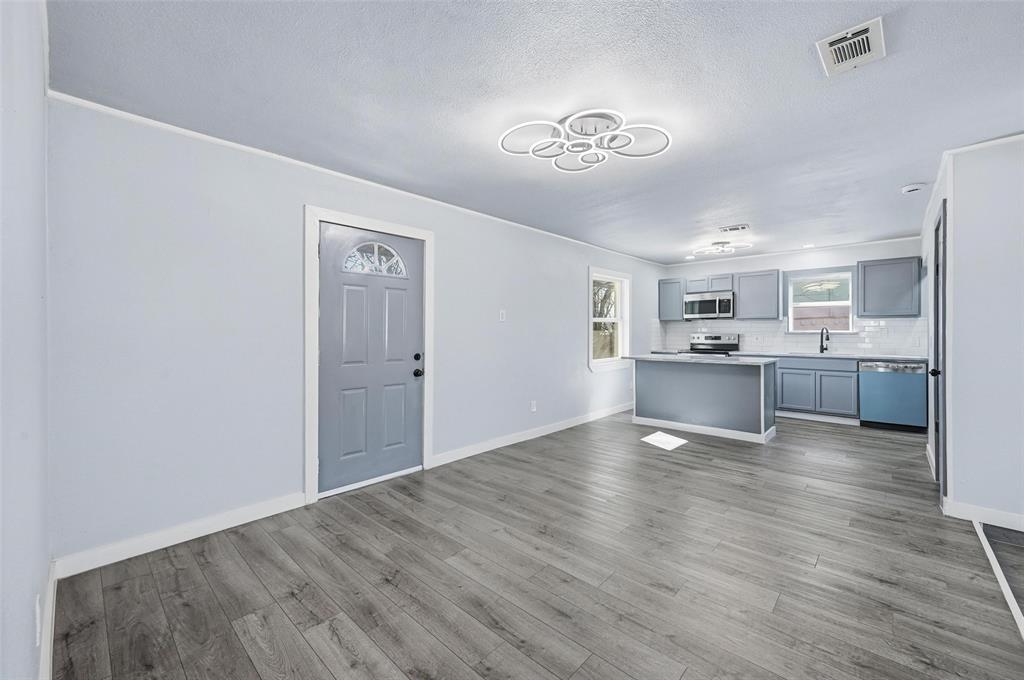 3922 Rainier Street Irving, TX 75062 - Photo 12 of 25