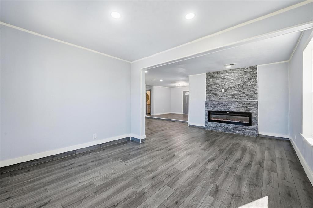 3922 Rainier Street Irving, TX 75062 - Photo 7 of 25