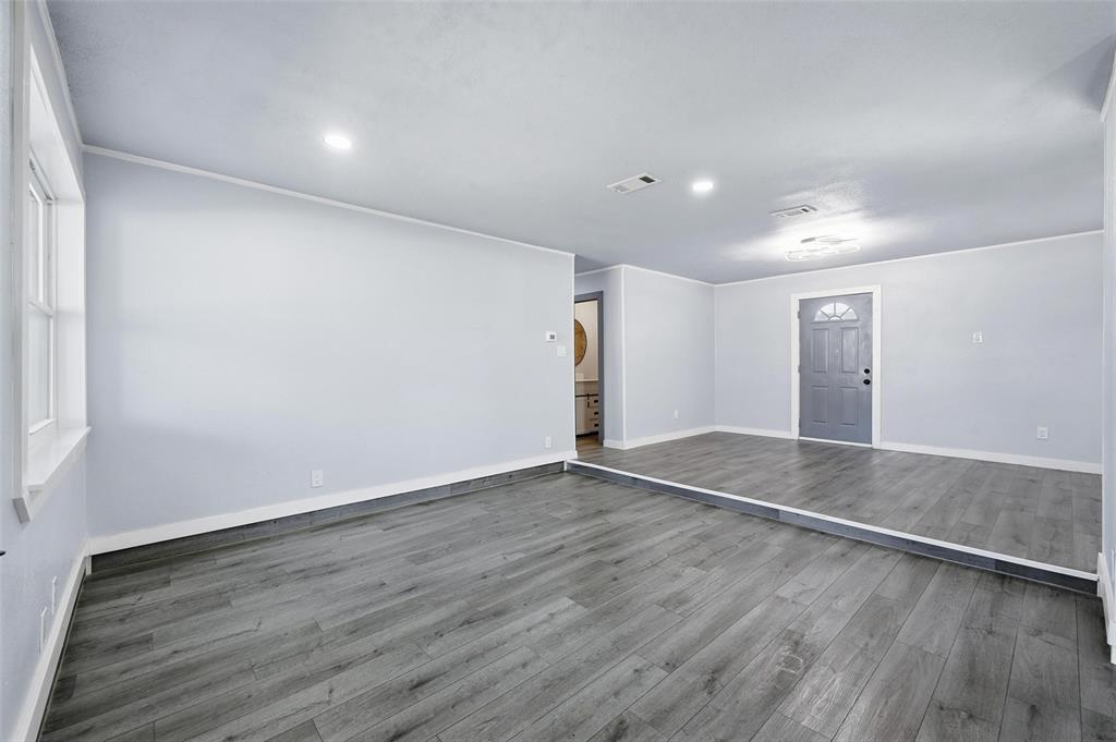 3922 Rainier Street Irving, TX 75062 - Photo 8 of 25