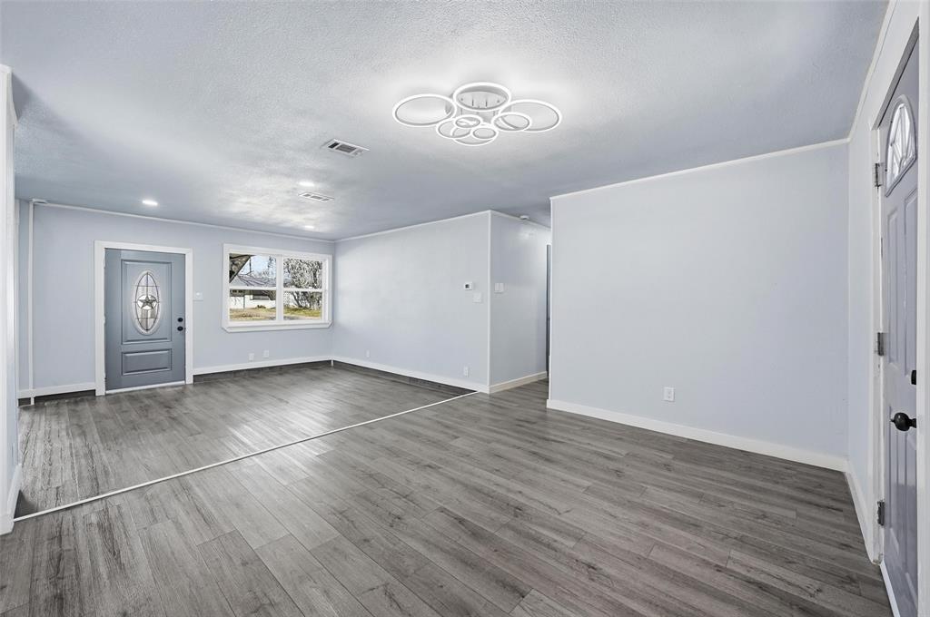 3922 Rainier Street Irving, TX 75062 - Photo 10 of 25