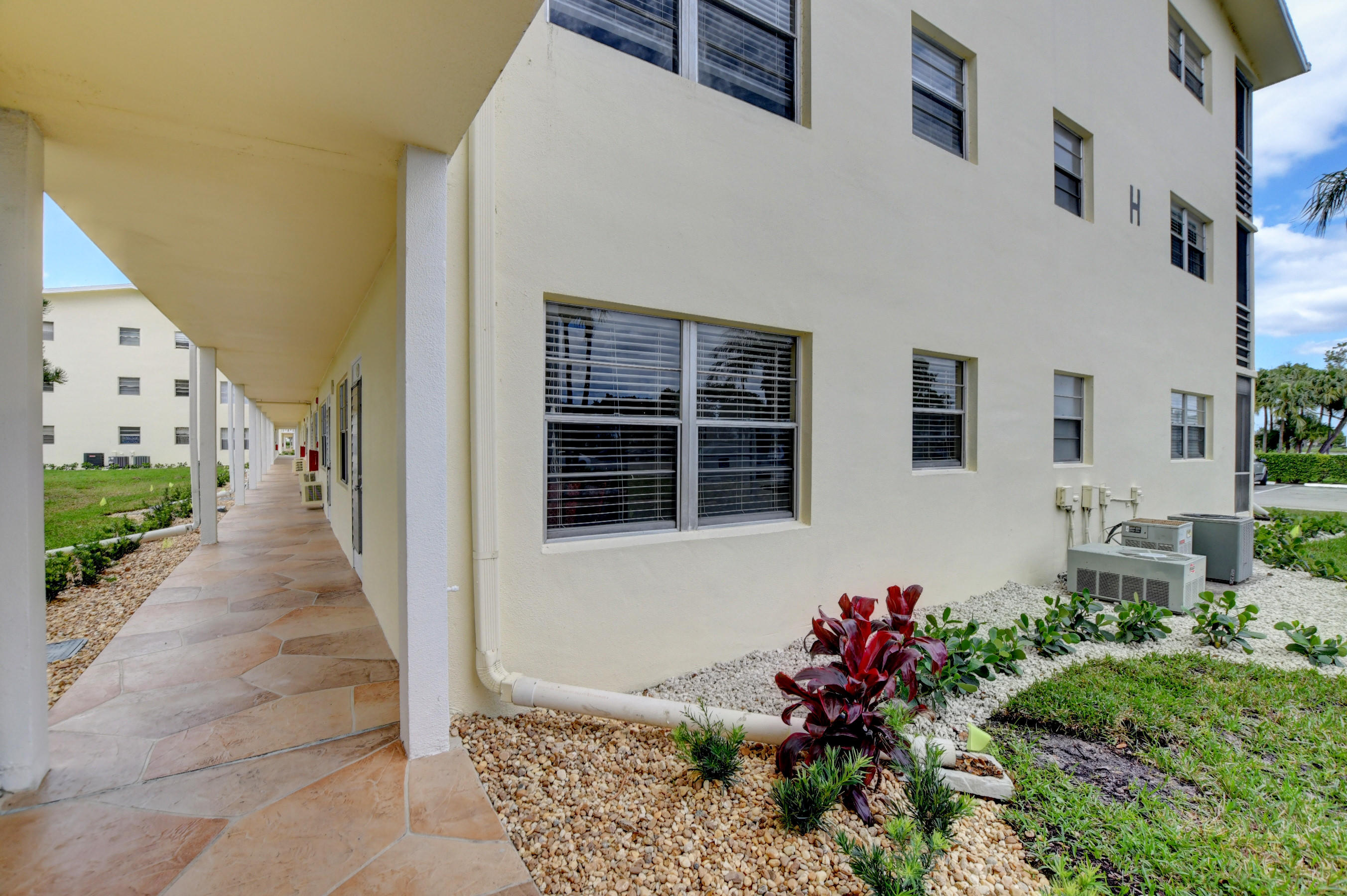 299 Dorset H Boca Raton, FL 33434 - Photo 5 of 20 EBF_8487And4more