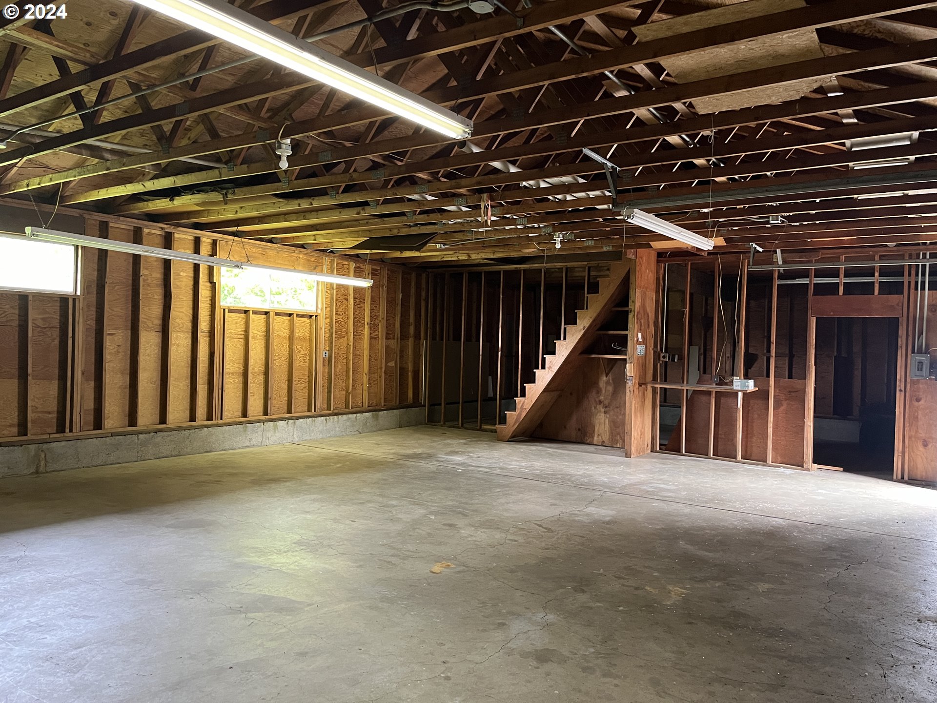 22510 Boones Ferry Road Northeast Aurora, OR 97002 - Photo 29 of 32 Gallery Image 29