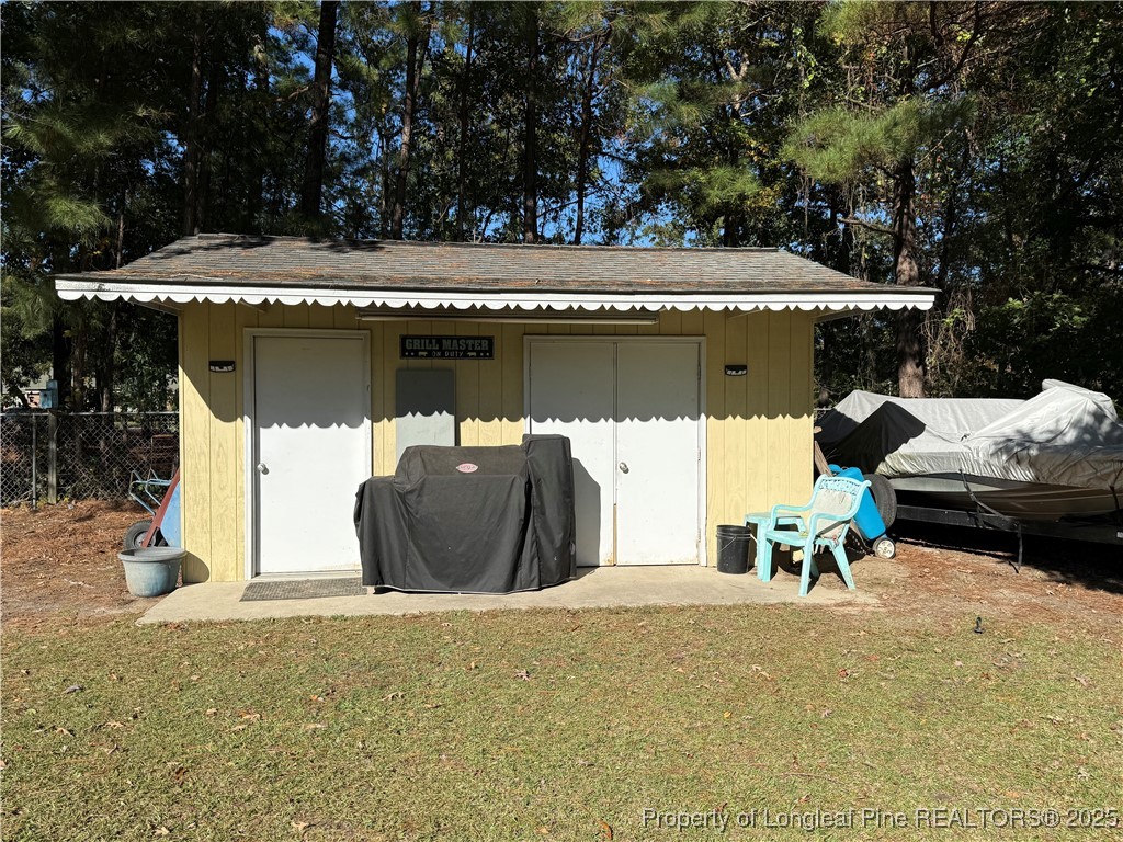 3057 Westminster Road Lumberton, NC 28360 - Photo 32 of 35 a view of a patio with table and chairs
