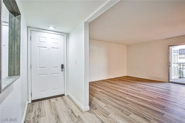 $1,390 | 5493 Indian River Drive, Unit 371, Las Vegas, NV 89103