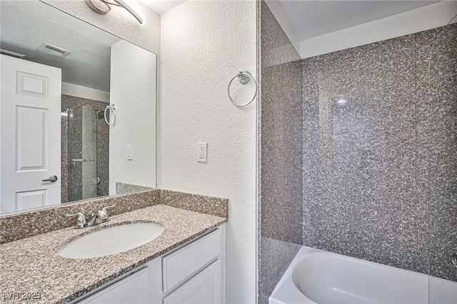 $1,390 | 5493 Indian River Drive, Unit 371, Las Vegas, NV 89103