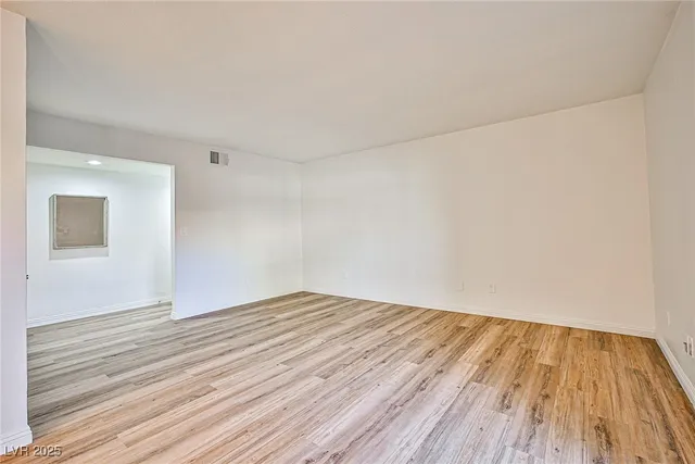 $1,390 | 5493 Indian River Drive, Unit 371, Las Vegas, NV 89103