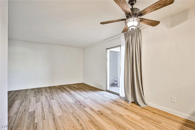 $1,390 | 5493 Indian River Drive, Unit 371, Las Vegas, NV 89103