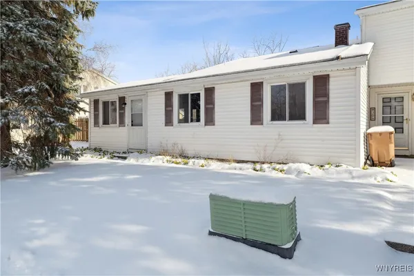 $194,999 | 32 Pebble Creek Drive, Cheektowaga, NY 14227