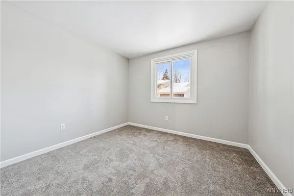 $194,999 | 32 Pebble Creek Drive, Cheektowaga, NY 14227