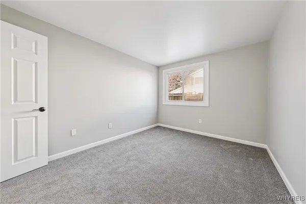 $194,999 | 32 Pebble Creek Drive, Cheektowaga, NY 14227