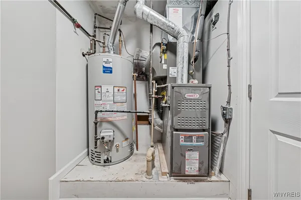 $194,999 | 32 Pebble Creek Drive, Cheektowaga, NY 14227