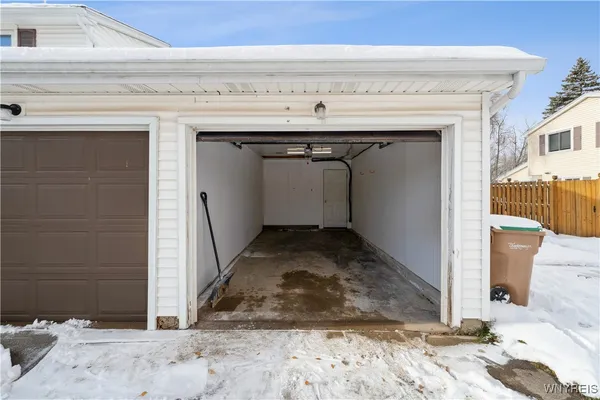$194,999 | 32 Pebble Creek Drive, Cheektowaga, NY 14227