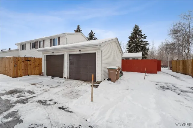 $199,000 | 32 Pebble Creek Drive, Cheektowaga, NY 14227