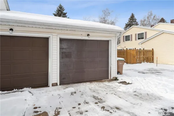 $194,999 | 32 Pebble Creek Drive, Cheektowaga, NY 14227