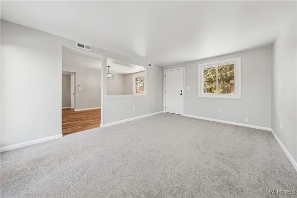 $194,999 | 32 Pebble Creek Drive, Cheektowaga, NY 14227