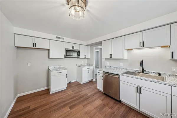 $194,999 | 32 Pebble Creek Drive, Cheektowaga, NY 14227